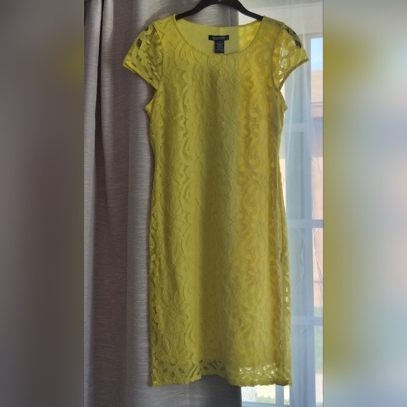 🌼Yellow-laced Sheath Dress, Size 6 petite - Picture 3 of 16